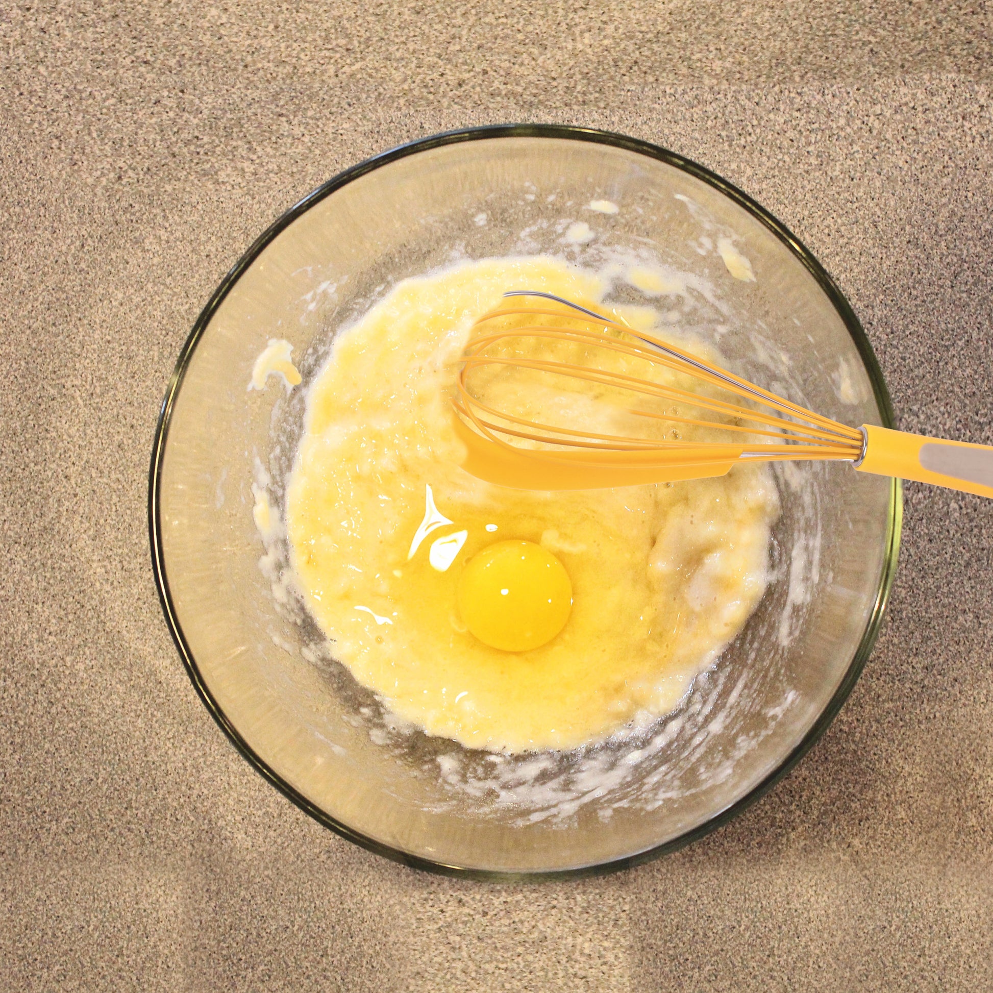 Classy Touch - Whisk Rotation Stainless Steel With Silicone Whisk Yellow - Ghar Sajawat